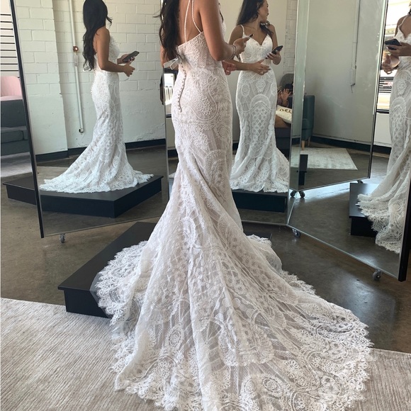 *NEVER WORN OR ALTERED Wedding dress - Picture 3 of 5